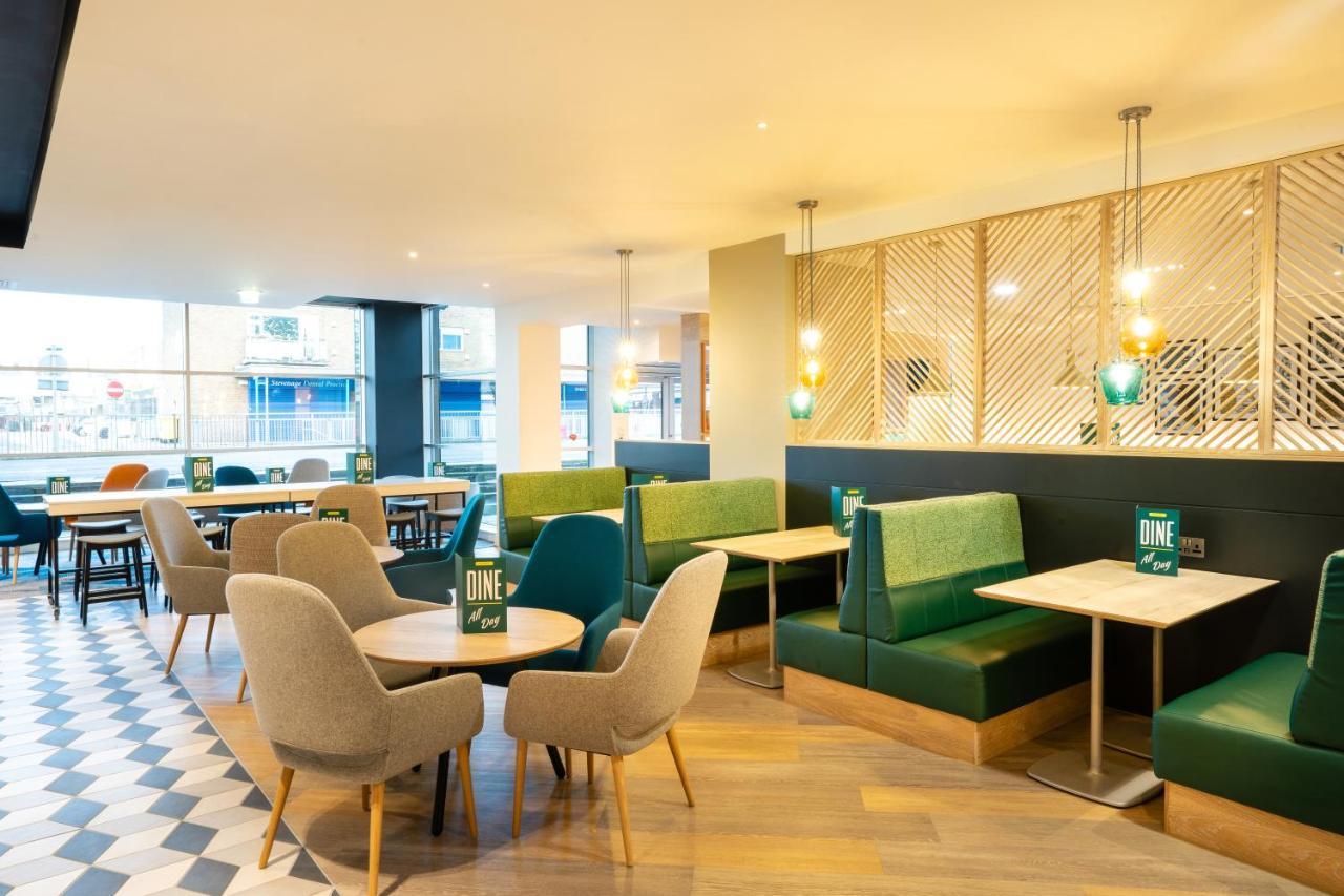 Holiday Inn Stevenage By Ihg Екстер'єр фото