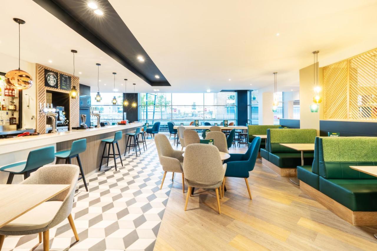 Holiday Inn Stevenage By Ihg Екстер'єр фото